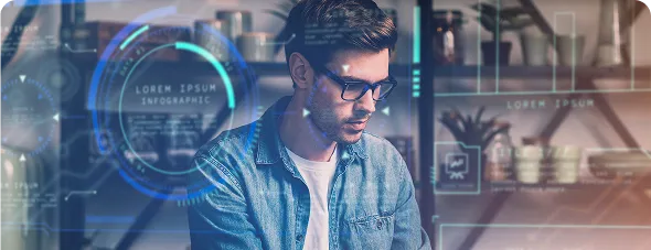 Empresario con gafas trabajando frente a una interfaz de datos con IA