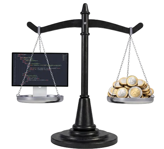 Balanza con un monitor de código en un platillo y monedas en el otro, que representa el retorno de una web