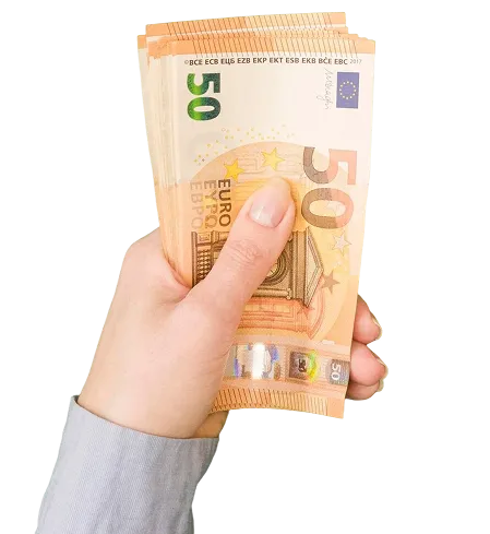 Mano sujetando un fajo de billetes de 50 euros